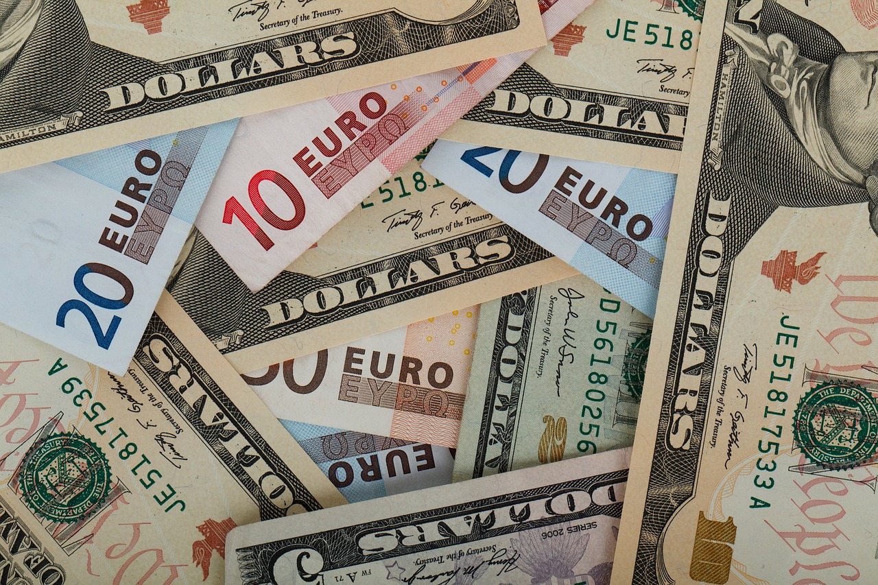 The Euro-Us Dollar Is Set to Dip as Fears of a Russia-Ukraine War Mount